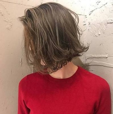 头发 女人过了30岁,别总留长发!试试“齐下巴烫”发型,时髦显脸小