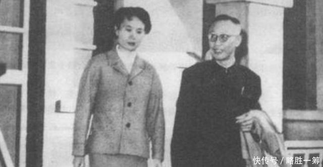 重游|溥仪被释放后携妻子重游故宫，迎面走来一老头，溥仪见后脸色大变！
