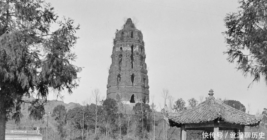雷峰塔地宫发掘老照片:没发现传说中的白蛇,却发掘出了大量珍贵文物