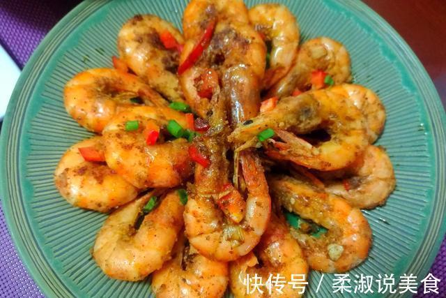 今天的晚餐,儿子发到同学群里,引起一大片的羡慕嫉妒恨