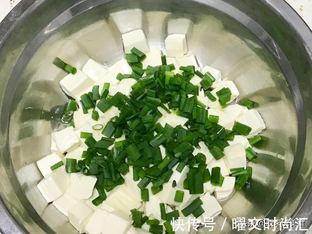 小葱拌豆腐|小葱拌豆腐要想做出来饭店的味道，掌握1个技巧，大厨吃了都说好