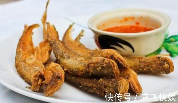 脱糊|炸小鱼时,用什么挂糊很重要,学会这个方法,出锅外酥里嫩,真香