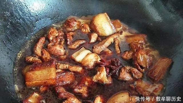 好吃|2分钟教会你家常菜“猪肉炖粉条”的做法，好吃得停不下来