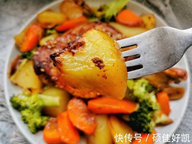 胡萝卜|家有烤箱别闲置,荤素烤一盘,一家三口吃到撑,想学不会都难