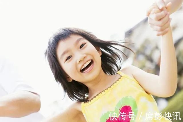 教育方式|孩子退缩软弱没自信,大多是教育出来的,学好五点轻松养出自信娃