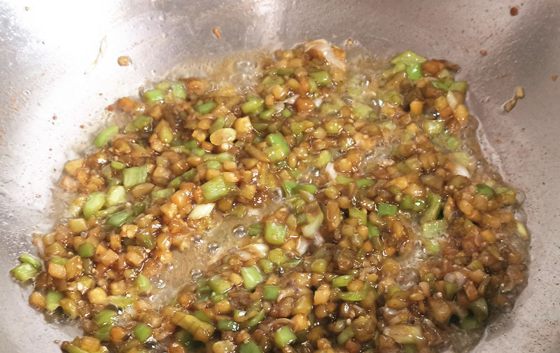 小丁|茄子的新吃法，在外面吃不到，做成馅料比肉香，出锅全家人抢着吃