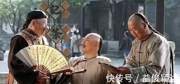 司空&上联“三斤四两五花肉”,纪晓岚对出下联,在场之人纷纷叫好