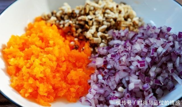 早餐常吃馄饨，将猪肉换成它，好吃又营养，比早餐店的受欢迎