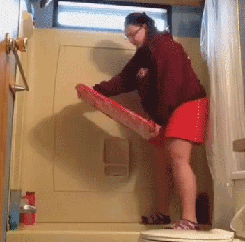 |搞笑GIF趣图大姐,你赢了也不是很光彩啊!