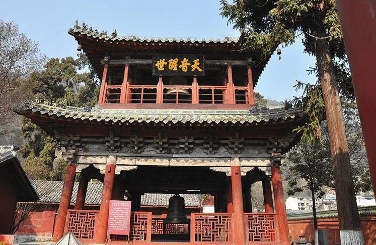 寺庙|中国“最奢侈”的寺庙，全寺用楠木建成，共雕刻有9999条龙