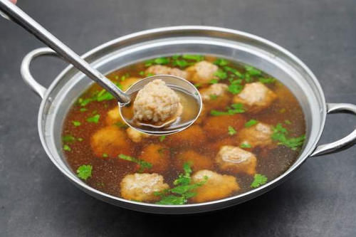 丸子|做肉丸子，大厨教你一招，多放1味料，丸子Q弹筋道，汤鲜味美