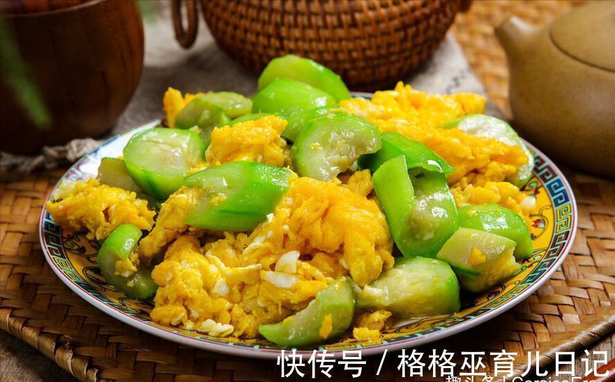 丝瓜|炒丝瓜,切忌直接下锅炒,牢记1个诀窍,翠绿不发黑,香嫩不油腻