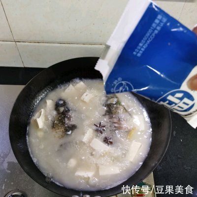豆腐鲫鱼汤|教你一招,做出的奶白鲫鱼豆腐汤越吃越香