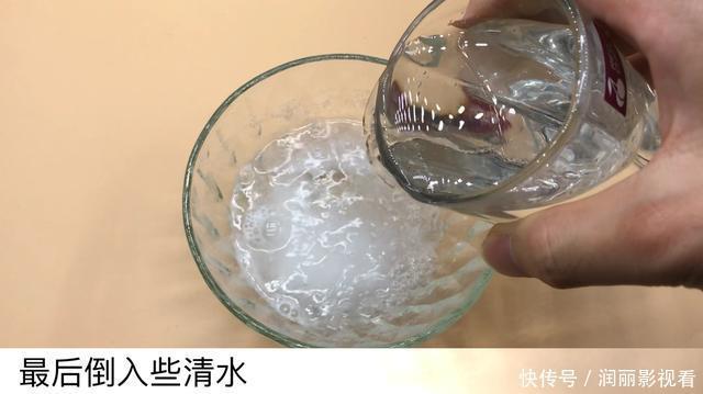 小苏打加白醋里太厉害了，好多人的难题全都解决了，看完抓紧试试