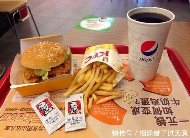吃肯德基时要注意,不要将食物乱放,看餐盘就懂了