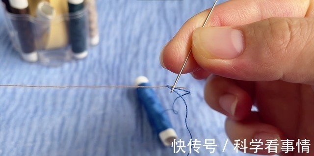 穿针困难不用找人帮,只需一个瓶盖,又快又方便,记得告诉身边人!