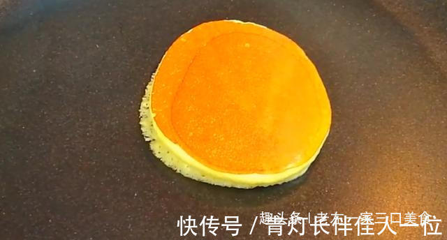 玉米面别煮粥了，不放一滴油不放一滴水，就做出蓬松的玉米饼