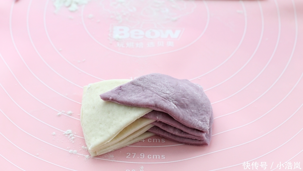 无需任何技巧就能做出双色花卷，层次分明、暄软香甜，漂亮极了！