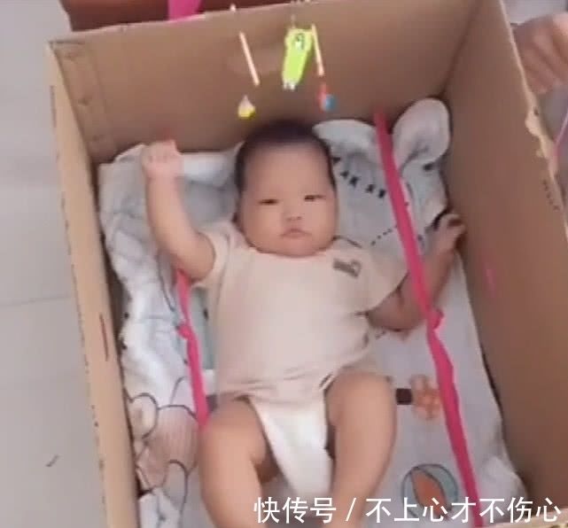 宝妈|小舅舅在家带孩子,发明带孩子神器,妈妈看到后笑喷了