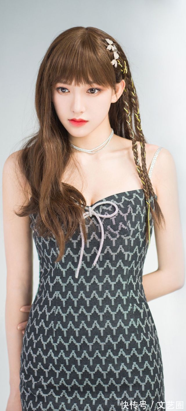 小蛮腰|程潇生图曝光,身材纤细建模脸名不虚传,新发型令人眼前一亮