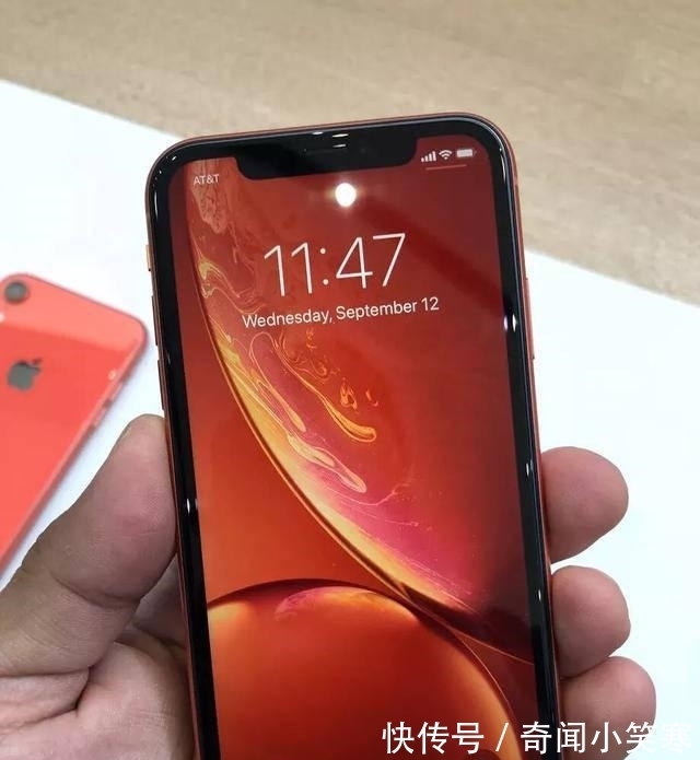 三星|华强北既视感的iPhoneXR 凭什么卖六千多块 网友: 边框大了是防止误操作