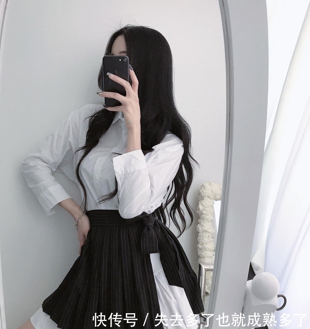 衬衫|衬衫还在搭配西装裤?今夏流行衬衫配短裙,轻松美出新高度