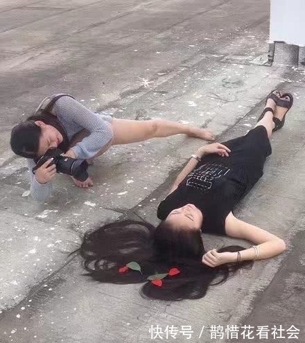 |搞笑GIF：哈哈，妹子我是来看比赛的，不是来笑你的哈