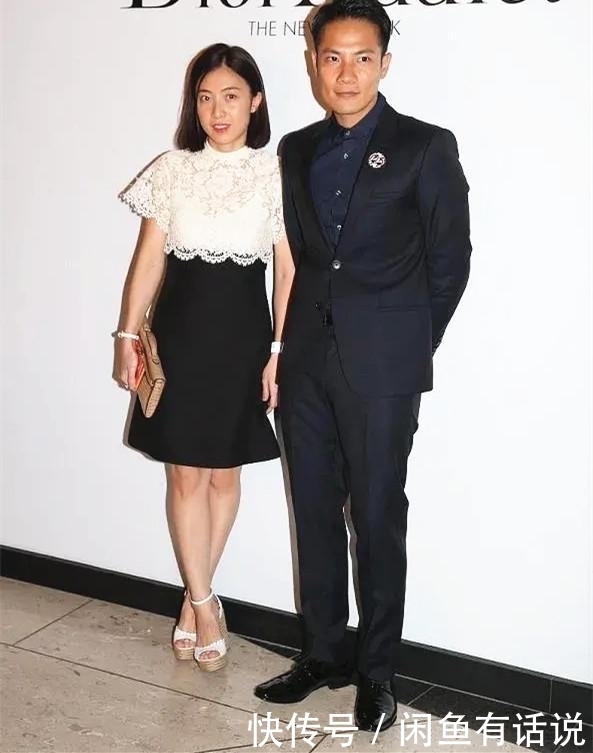 蕾丝|甘比终于有了“贵妇感”,蕾丝衫配高腰裙优雅自信,气质越来越好