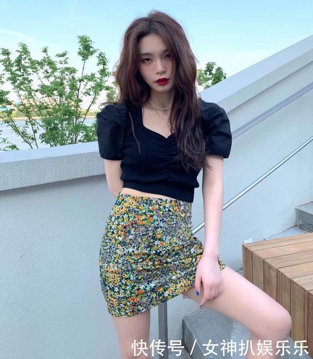 最近流行一种穿法“泡泡袖上衣+半身裙”,甜美减龄,明星都爱