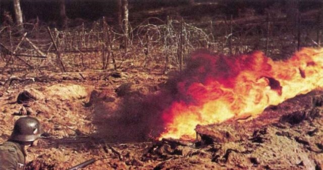 坦克|从单兵火焰喷射器到喷火坦克,二战时期震慑力与威力并存的武器
