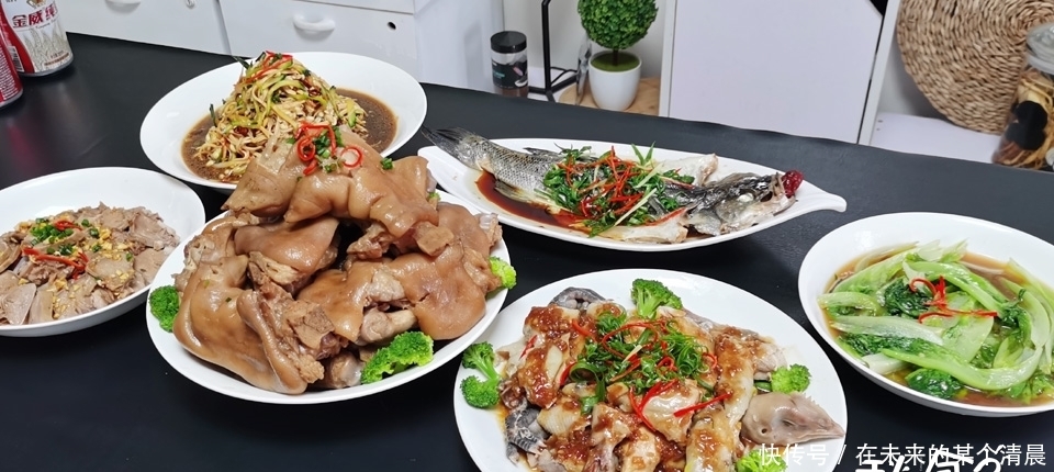 晒晒我家的年夜饭,1个人就能轻松搞定6道菜,荤素搭配,营养美味