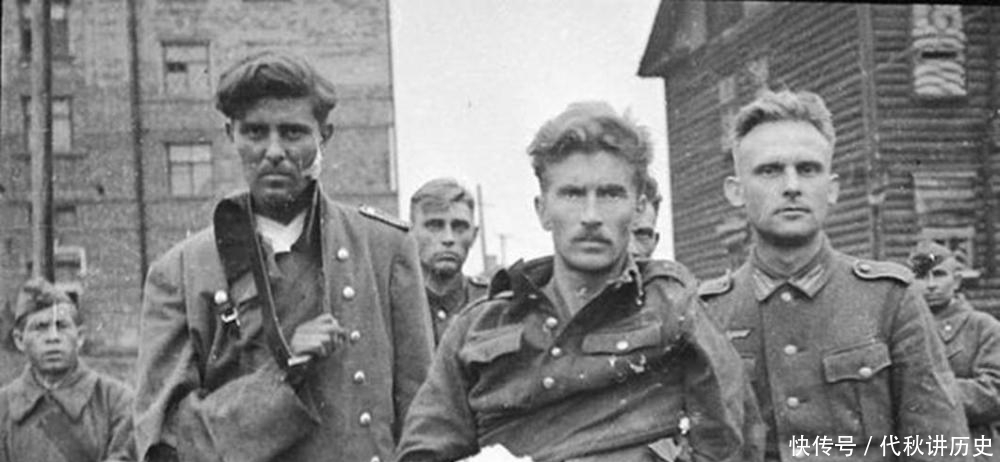 犹太人|二战老照片:被放的犹太人见到德国人就打,以发泄愤怒