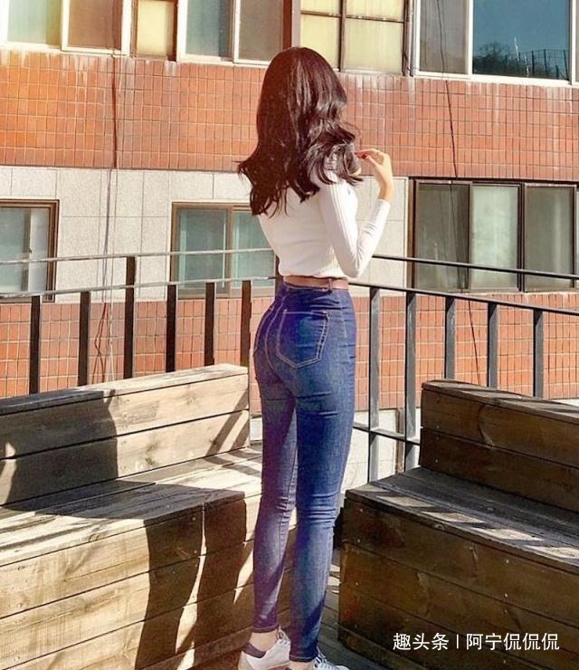 风格|简单时髦的牛仔裤,洋溢成熟的女神魅力