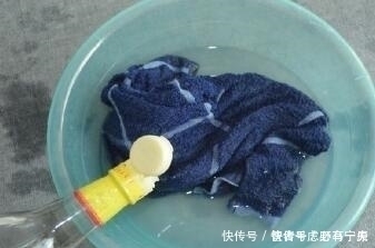 毛巾用久了又臭又滑,这样清洗一遍保准干净如新,简直太聪明了