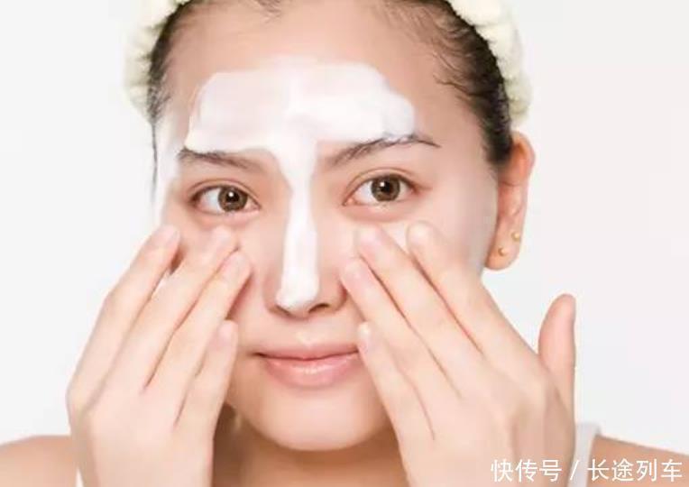 分泌|毛孔粗大特显老,教你几个“小窍门”,在家轻松收缩毛孔成牛奶肌