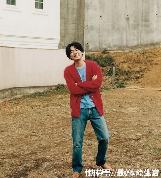 年代感 现在的潮人只有2种穿古着的和穿新衣服的!