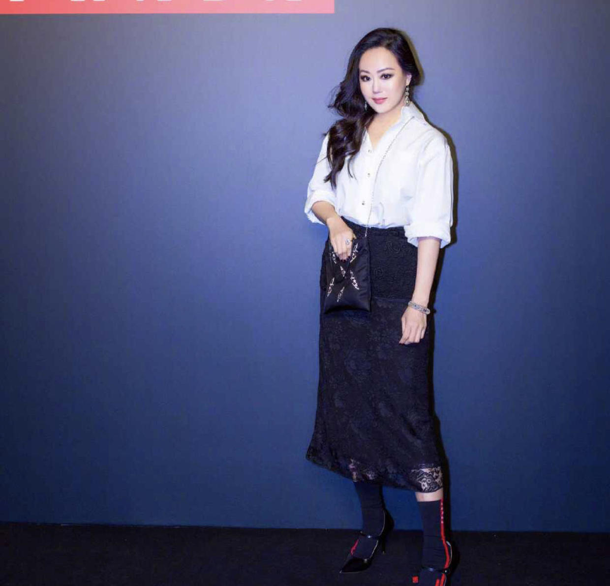 穿搭|章小蕙才是“人间富贵花”!穿香槟色亮钻长裙超有阔太气质,超美