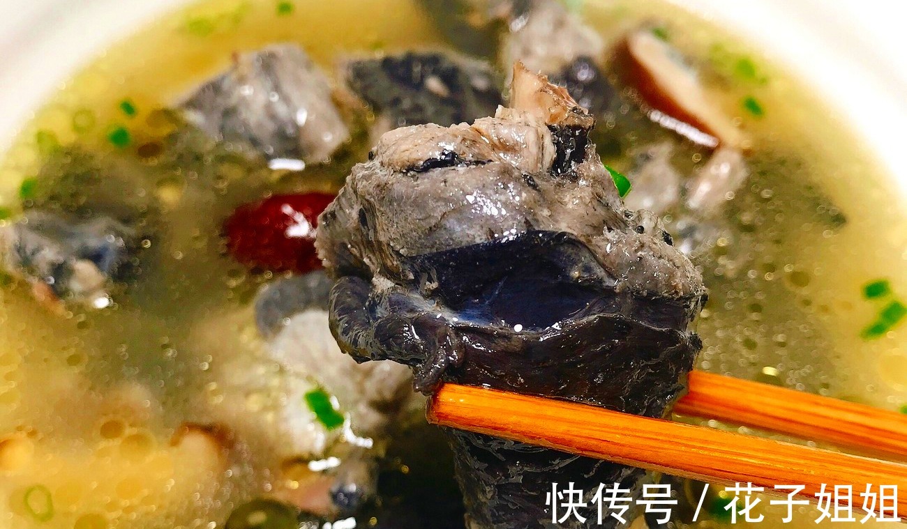 鸡汤|不管是炖土鸡还是炖乌鸡，牢记“2放3不放”，鸡汤鲜美不腻更好喝！