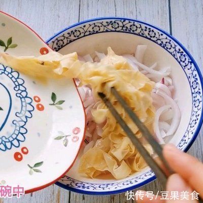 杀菌|减肥也能吃洋葱拌豆皮，不信？看这里