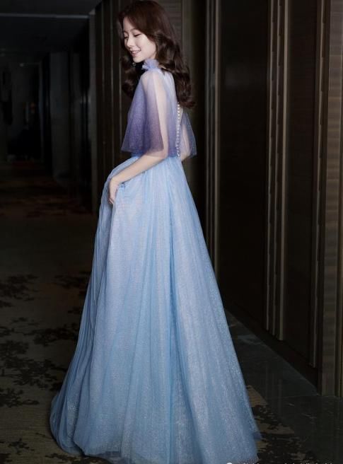 老公|这身穿搭够完美,她老公为啥不开心呢结合出高级美