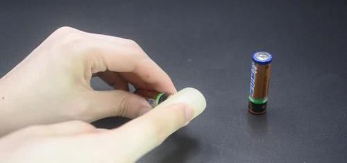 赶紧在窗台放一根蜡烛,用途太厉害了,解决了很多家庭困扰的烦恼