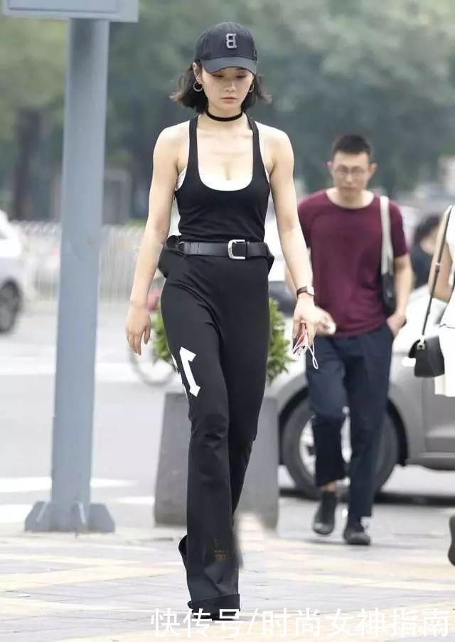 时尚穿搭:黑色长裤修长板型喇叭款式，完美掩盖高跟鞋视觉显高