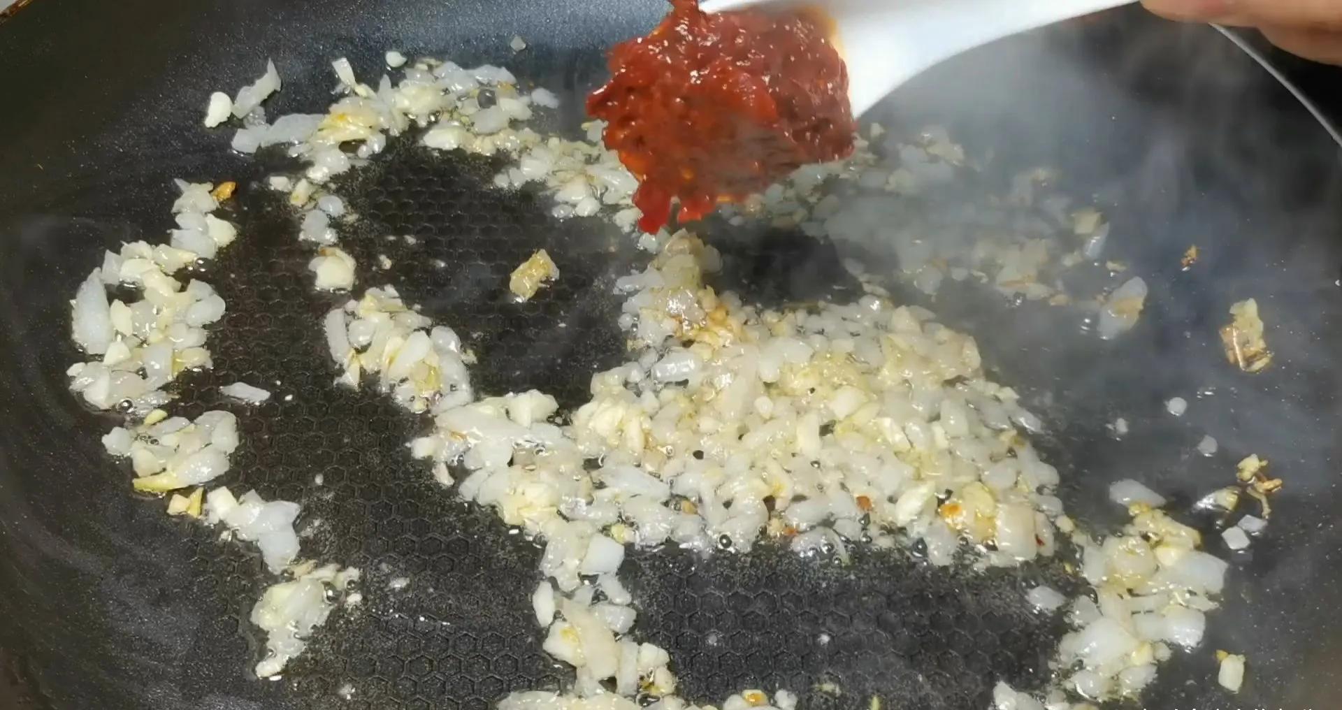 街边小吃浇汁豆腐的做法,外焦里嫩,越吃越香,再多都吃不够