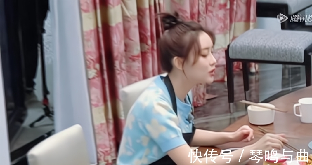 难堪|孟子义让郭麒麟给自己系安全带，警惕对方炒CP，张翰可不惯着她？