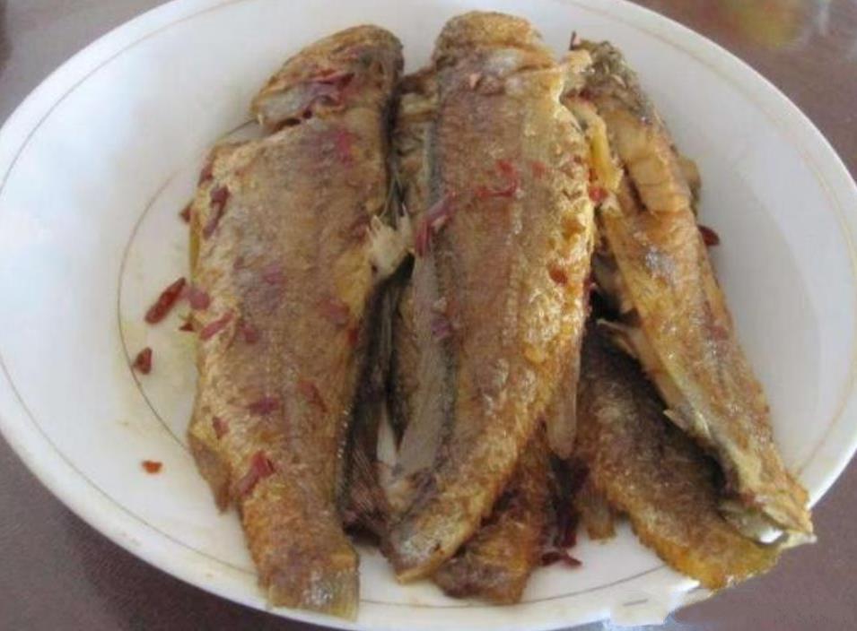 煎鱼的第一步是先倒油大错特错!多加这一步,鱼皮完整不粘锅