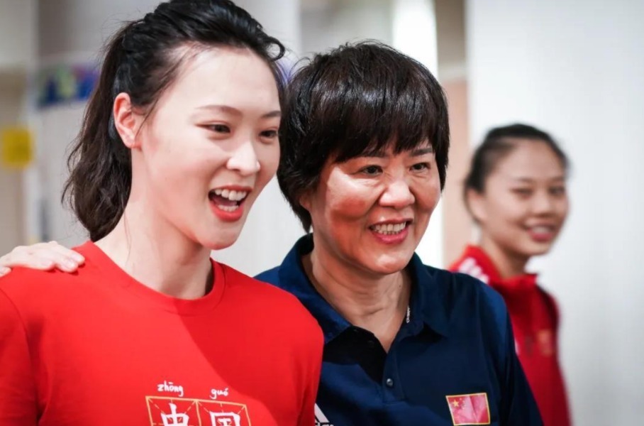 王育成|郎平前夫为女儿15年不娶,年近60再婚生子,如今这样评价郎平