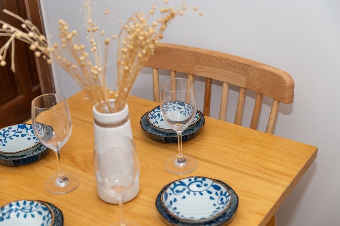 磨砂玻璃|装修的时候，他大胆选择全屋白墙的设计，没想到效果也可以这么好