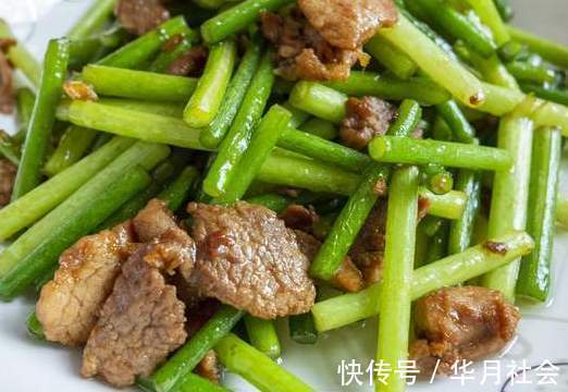 入味|蒜苔炒肉,别直接下锅炒,分享2个窍门,猪肉更滑嫩,蒜苔更入味