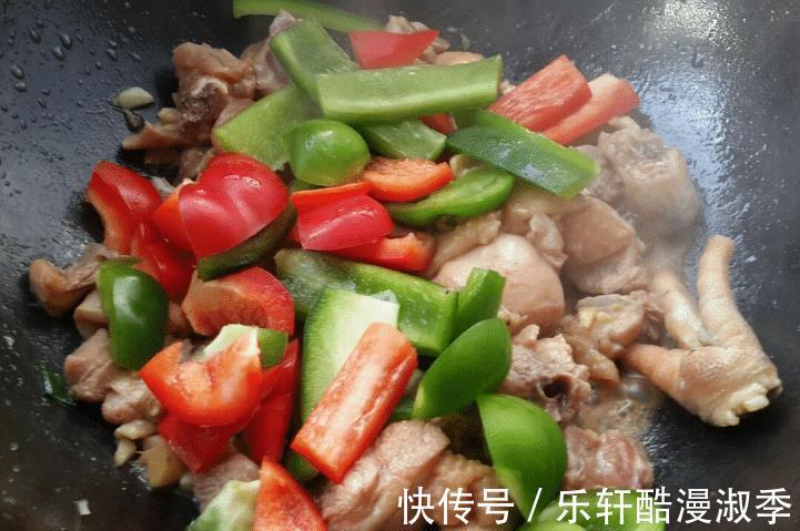 炒鸡怎么做最好吃教您一招，鸡肉滑嫩不腥，味道香浓很下饭