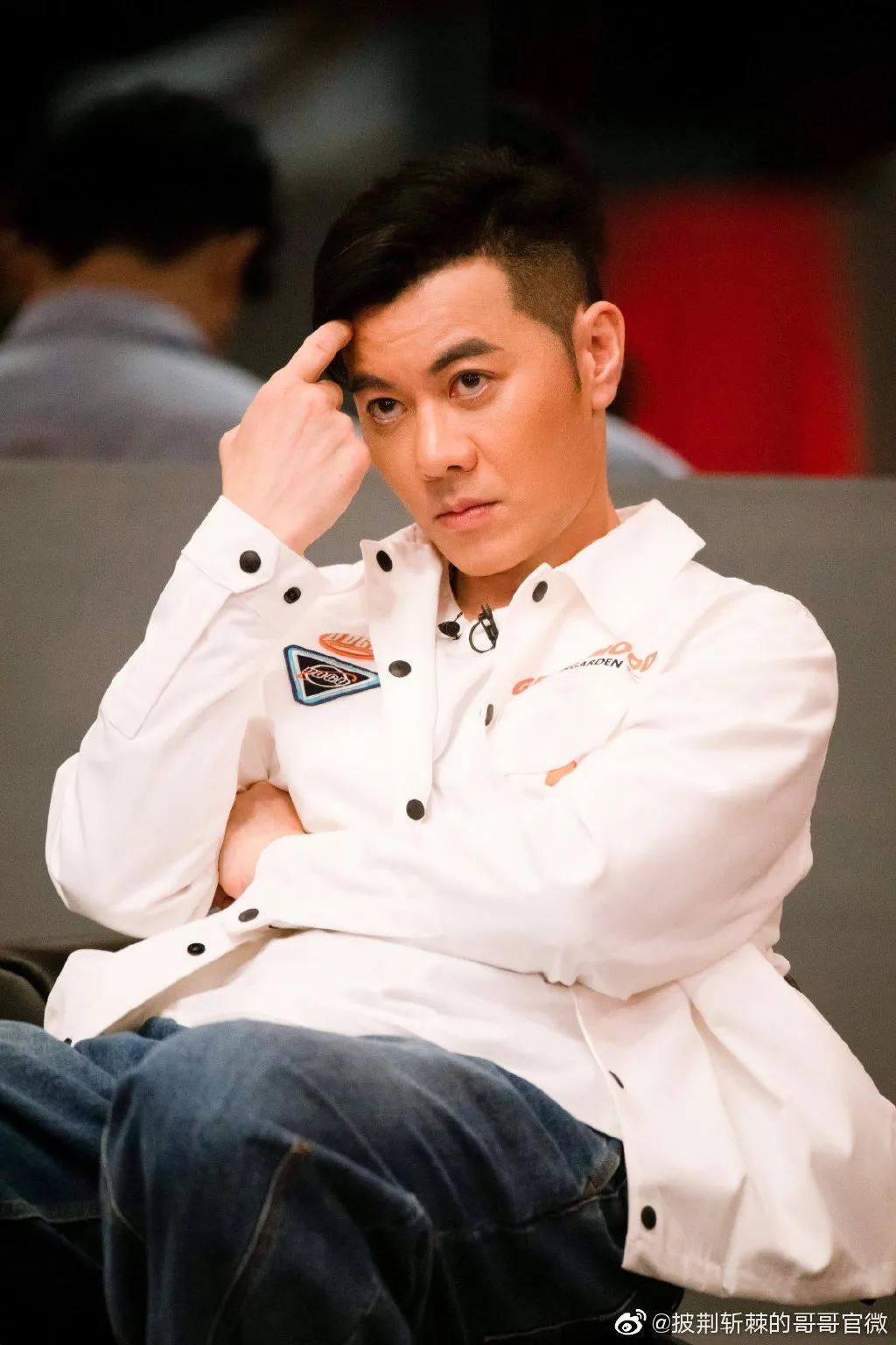 t恤|人类高质量男性一边披荆斩棘，一边疯狂种草
